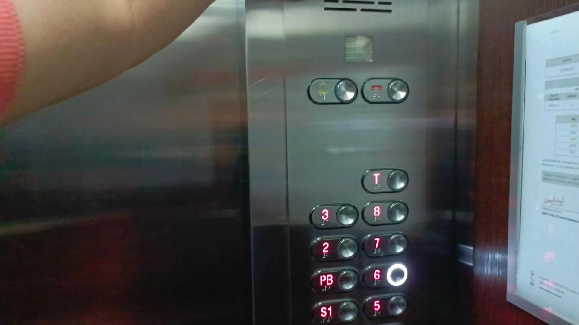 Vip Apartment - Queenbed - Balcony - Parking - 6Th Floor  Quito