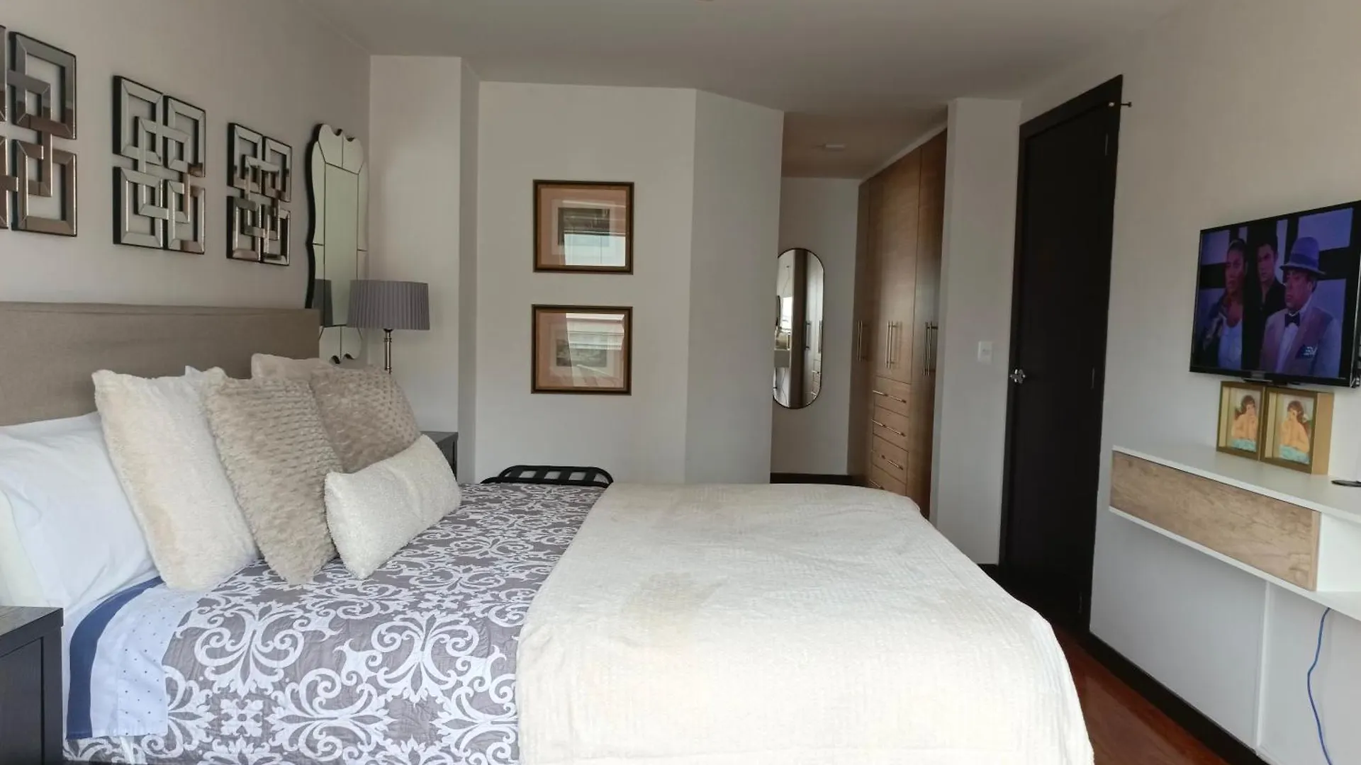 Vip Apartment - Queenbed - Balcony - Parking - 6Th Floor Quito