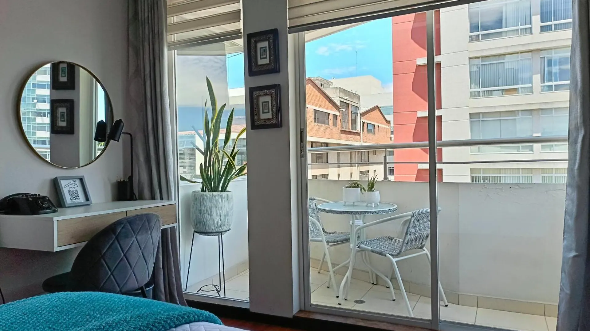Vip Apartment - Queenbed - Balcony - Parking - 6Th Floor Quito