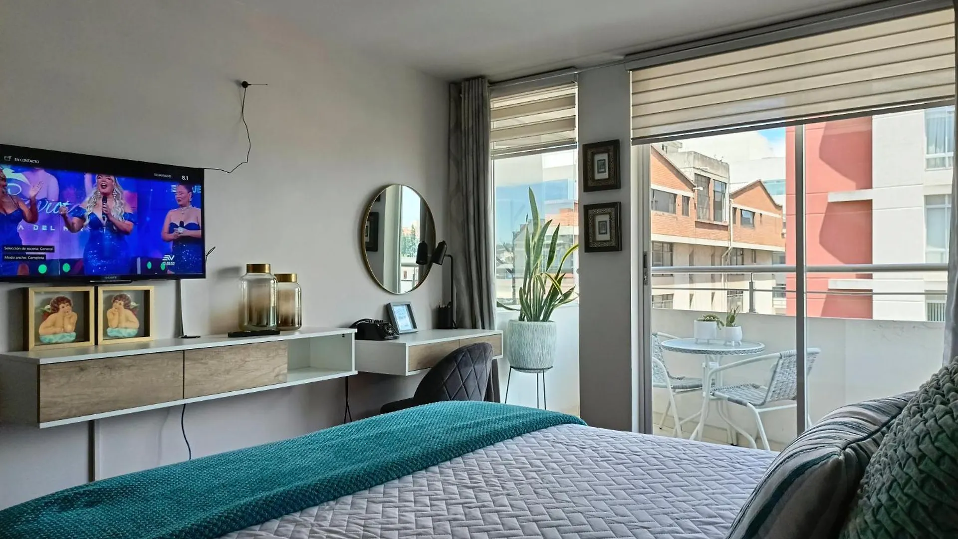 Vip Apartment - Queenbed - Balcony - Parking - 6Th Floor  Quito